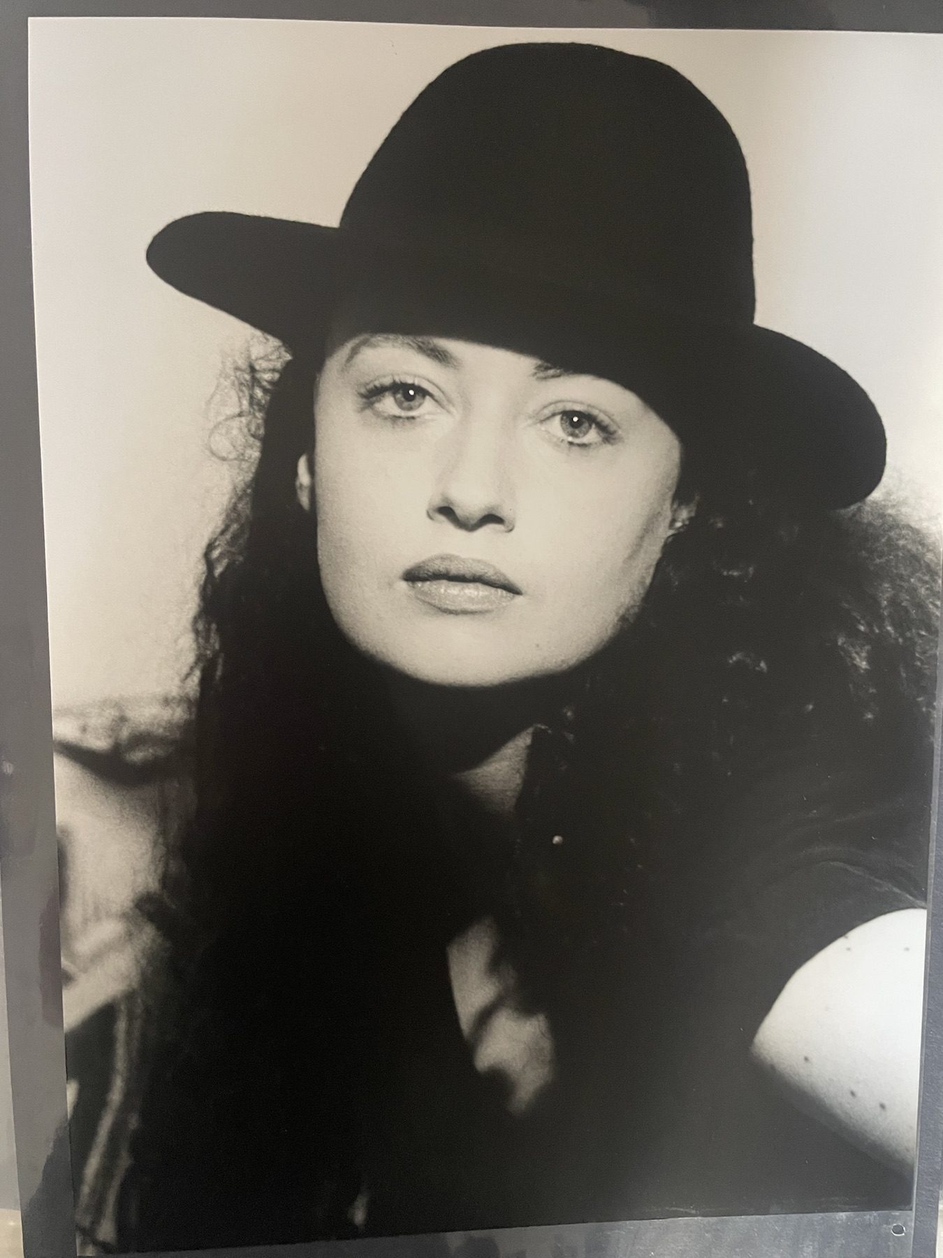 Portrait d’archive de Maria Paillard — Chapeau noir