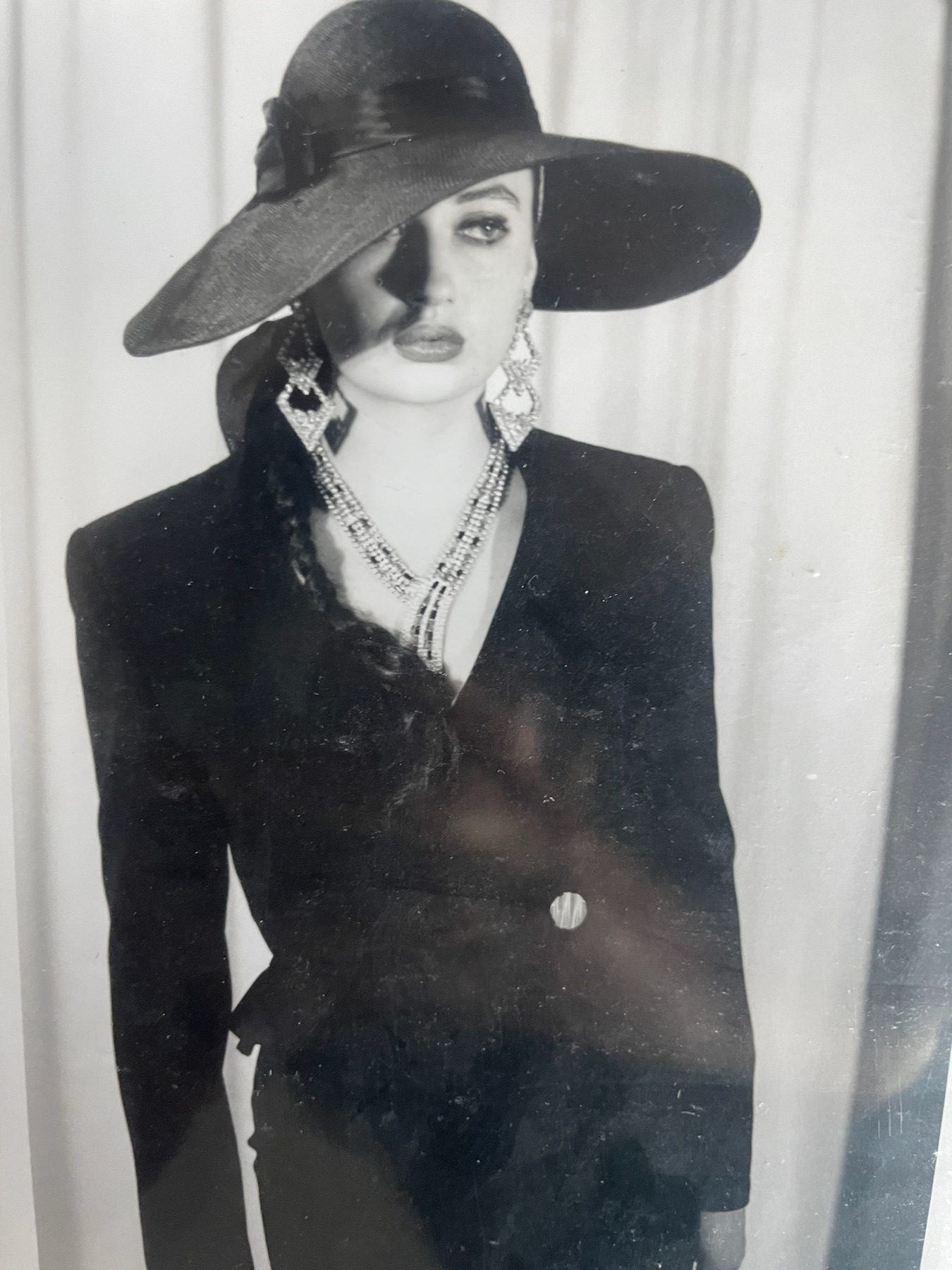 Portrait d’archive de Maria Paillard — Grand chapeau